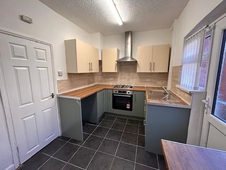 2 bedroom terraced house to rent - Photo 4