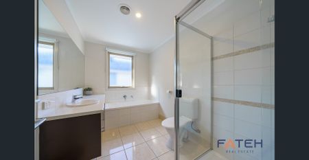 Modern 3BR Townhouse in Sought-After Lynbrook - Photo 5