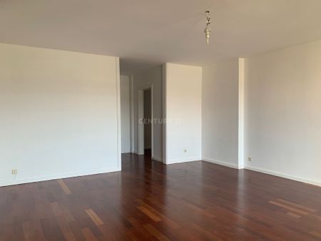 Apartamento T3 para Arrendar nas LaranJeiras, Lisboa - Photo 5