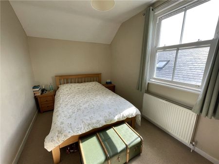 Bright and airy two bedroom semi-detached cottage in a super position located in the popular village of Sparsholt. - Photo 4