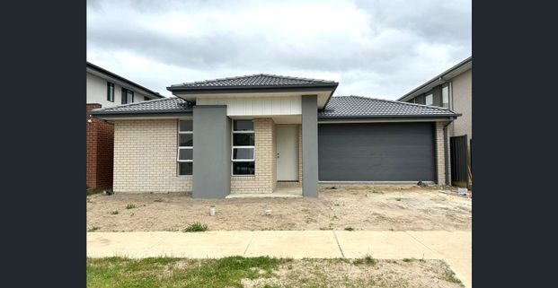 Exceptional Family Home in a Prime Berwick Location!! - Photo 1