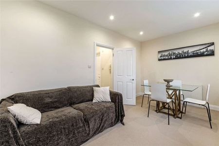 A beautifully presented one bedroom flat situated in a highly desirable part of Fulham - Photo 3
