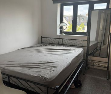 Ensuite room close to chigwel station- £850 pcm - Photo 4