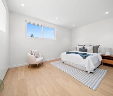 Brand New Luxury 5-Bedroom Duplex with Pool - Photo 5
