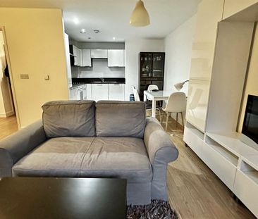 Albatross Way, London - Photo 1