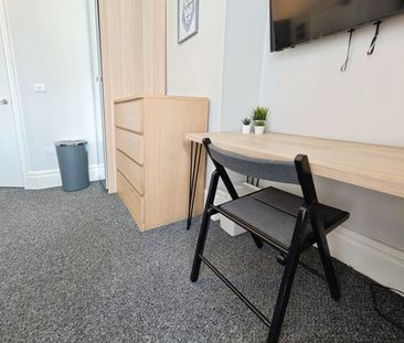 Morris Road, SO15 - Photo 1