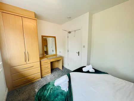 Clarendon Road - Photo 2