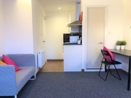 Studio to rent - Photo 2