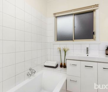 THREE BEDROOM HOME OFFERED WITH 3 OR 6 MONTH LEASE - Photo 5