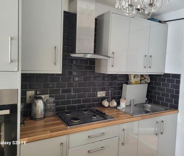 2 bedroom semi-detached house to rent - Photo 5