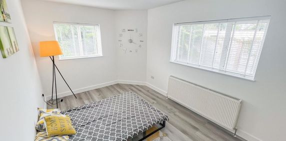 1 bedroom in a house share to rent - Photo 2