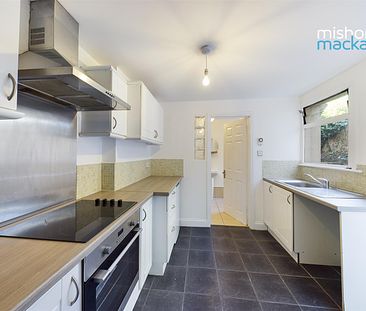 *6 month tenancy with sales viewings two days a week at agreed times* Double bedroom garden flat with own street entrance, recently updated. Offered to let un-furnished. Available 9th July 2024. - Photo 1