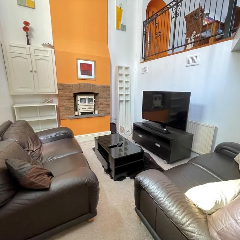 2 bedroom terraced house to rent - Photo 1
