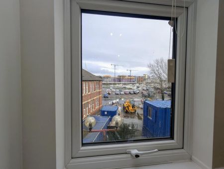 2 bedroom flat to rent - Photo 2