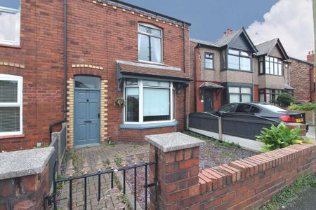 2 bedroom end of terrace house to rent - Photo 2