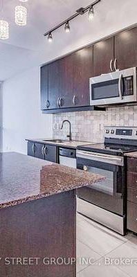 Bayview/Sheppard-Fresh Pt 2Bd+Den Open Plan-Utilities incl Locker&Pkg - Photo 1