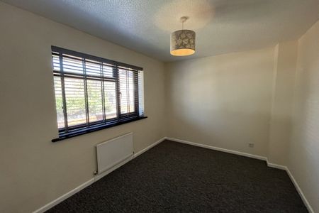 Thatcham Court, YEOVIL - Photo 3