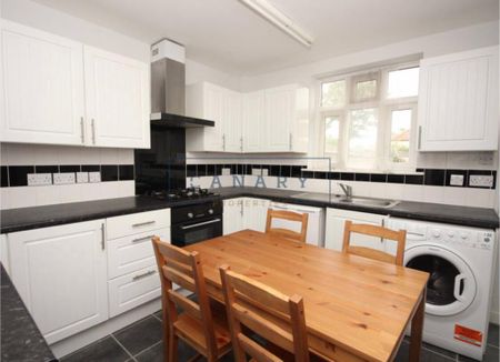 4 bedroom terraced house to rent - Photo 3