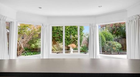 Charming Family Home - Westlake Zone - Photo 3