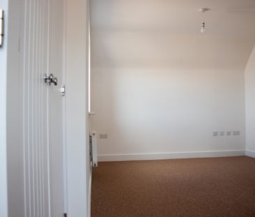 The Disraeli - Photo 5