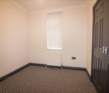 3 bedroom flat to rent - Photo 6