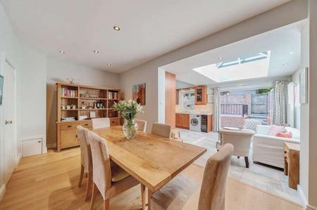 Woking, Surrey, GU22 - Photo 3