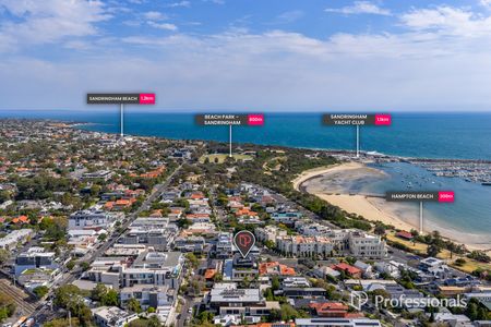 Indulge in Unrivalled Bayside Luxury – A 5-Star Fully Furnished Beachside Sanctuary - Photo 3