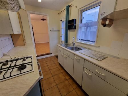 2 bedroom terraced house to rent - Photo 4