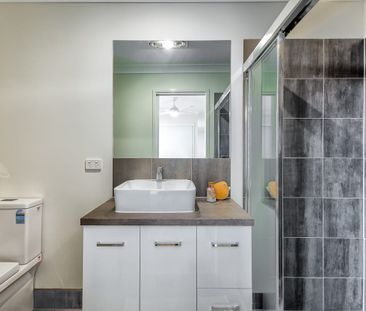 MODERN, FULLY FURNISHED, STUDIO APARTMENT - Photo 1