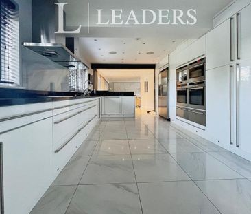 4 bedroom detached house to rent - Photo 2