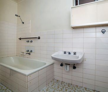 Roomy One Bedroom Apartment! - Photo 6