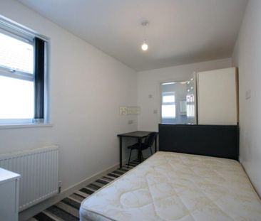 6 bedroom terraced house to rent - Photo 2