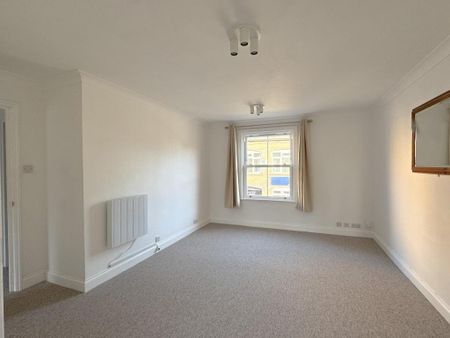 2 bedroom flat to rent - Photo 2