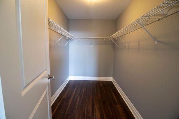 For Lease - 260 Village Walk Boulevard Unit# 512, London North, Ontario - Photo 1