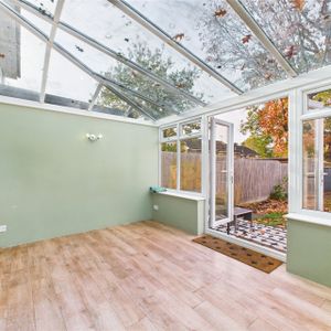 Inglewood Avenue, Camberley Inglewood Avenue, Camberley - Photo 3