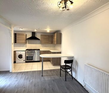 Bostocke Close, Laindon, Basildon - Photo 6