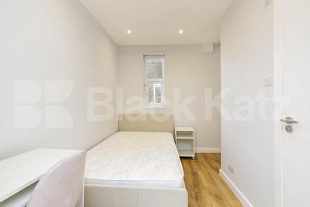 Stylish Refurbished 1-Bed Apartment in Prime Bell Street Location - Photo 3
