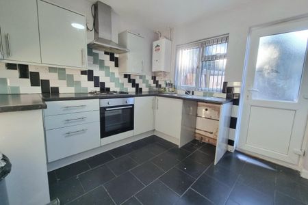 Ling Avenue - Photo 5