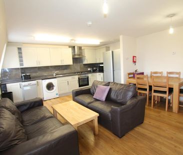 6 bedroom flat to rent - Photo 1