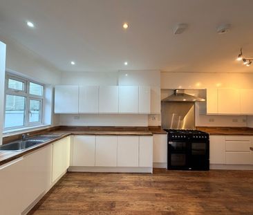 4 Bed Terraced House, Evelyn Avenue, NW9 - Photo 1