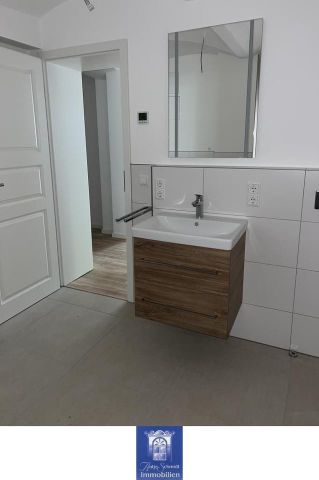 Liebevoll und modern sanierte Wohnung im Erstbezug! Erker, Fußbodenheizung, Parkett! - Photo 3