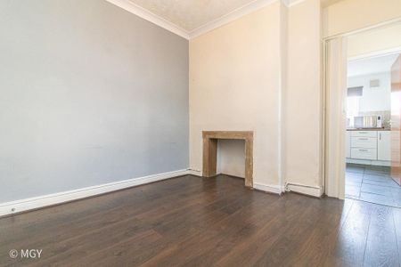 2 bedroom end of terrace house to rent - Photo 2