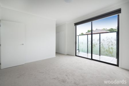 Modern Townhouse Living - Photo 2