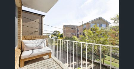 Modern north facing apartment in convenient location - Photo 4