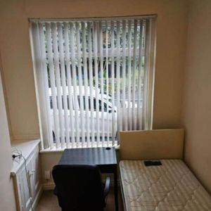 Room in a Shared House, Carnforth Street, M14 - Photo 2