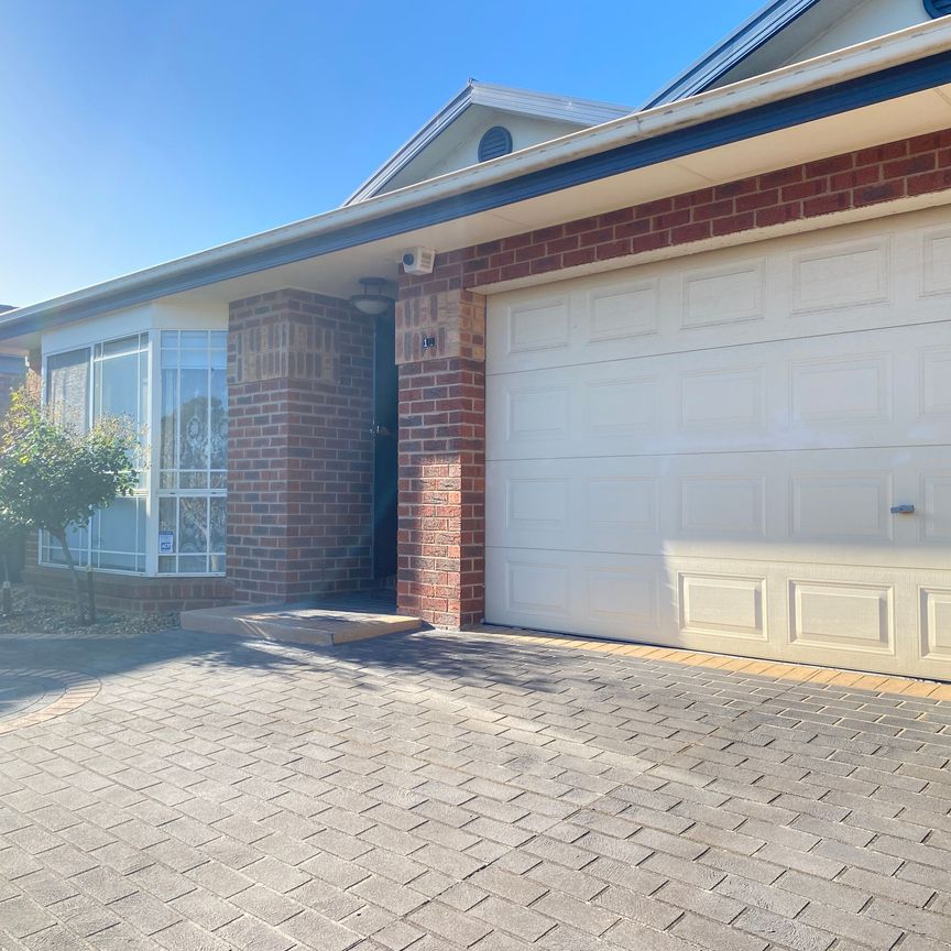 Welcome to Effortless Style - Photo 1