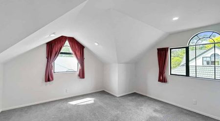 HOKOWHITU - 4 BEDROOMS - Photo 3