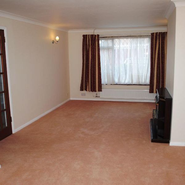 Pilgrims Way, Woking - 3 bedrooms Property for lettings - Seymours - Photo 1