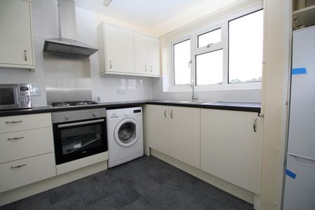 2 bedroom penthouse to rent - Photo 2