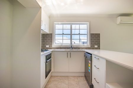 12 Lark Street, Elermore Vale NSW 2287 - Townhouse For Rent | Domain - Photo 3